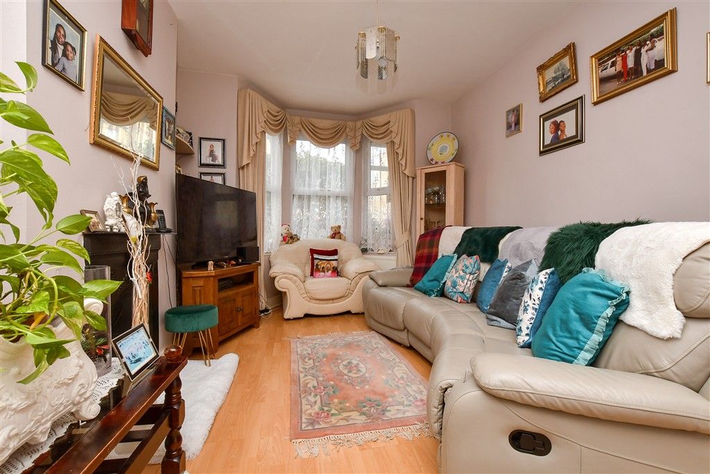 Property photo 3 of 11 Living Room