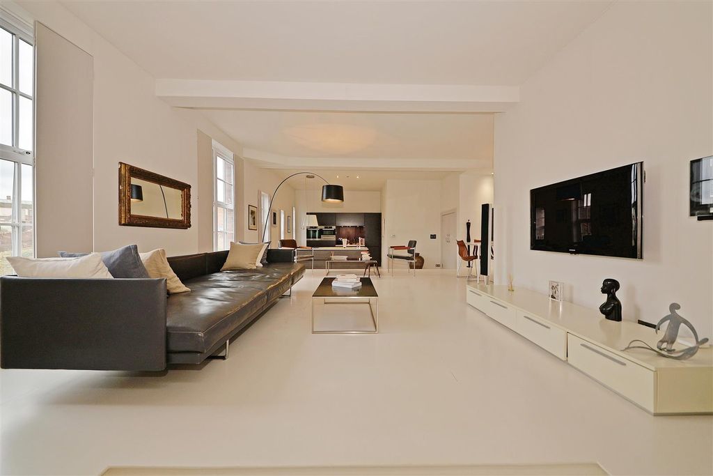 Property photo 2 of 21 Apt 1 3-4 James Street - Kitliv11.Jpg