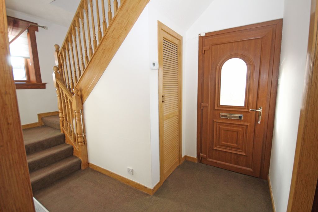 Property photo 2 of 27
