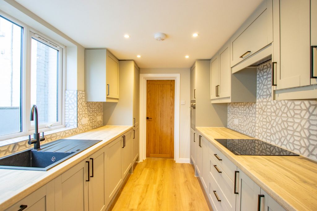 Property photo 2 of 19 5564015