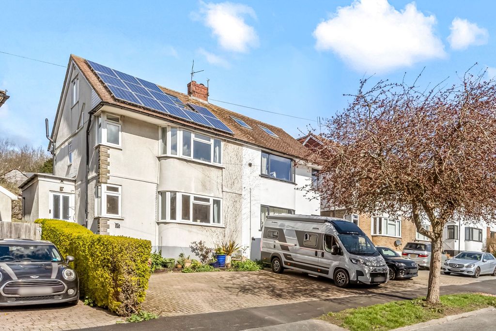 Property photo 1 of 31