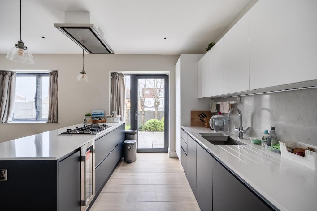 Property photo 2 of 28 Kitchen