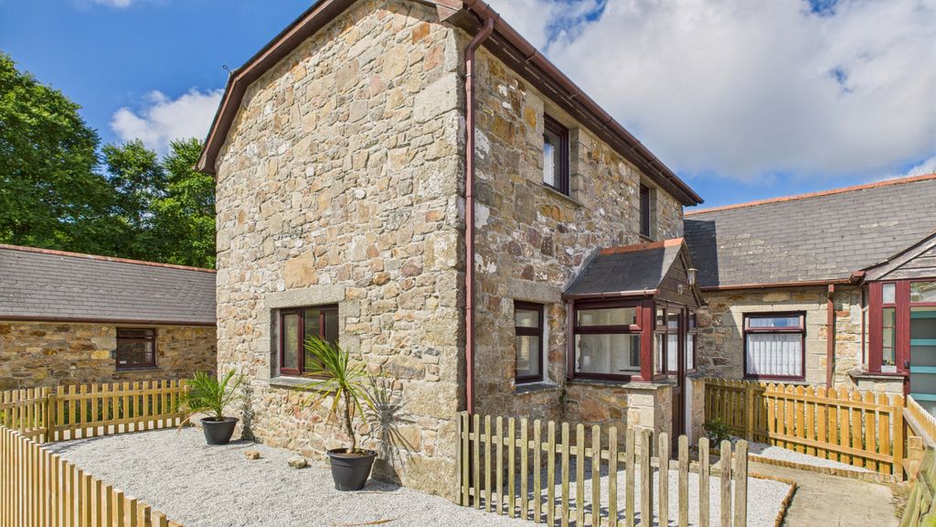 Property photo 1 of 11 3 Bedroom End Of Terrace Barn For Sale