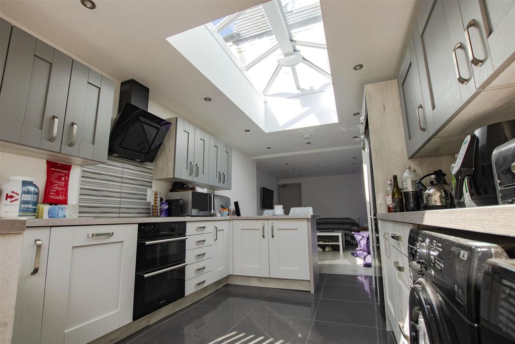 Property photo 1 of 12 Approach