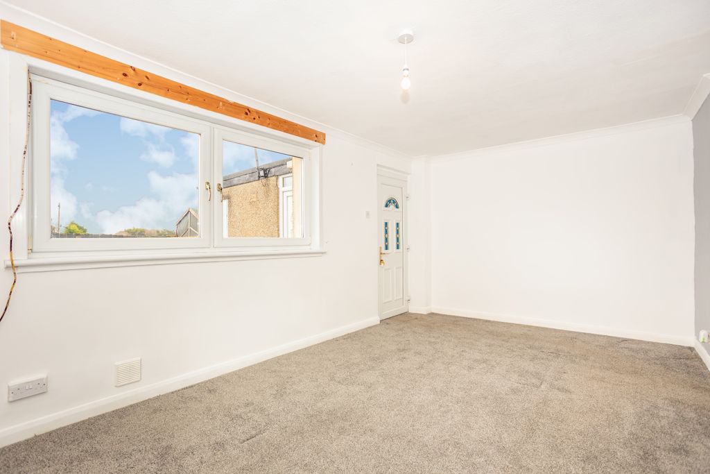 Property photo 2 of 23 Lounge