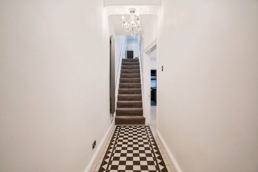 Property photo 2 of 41