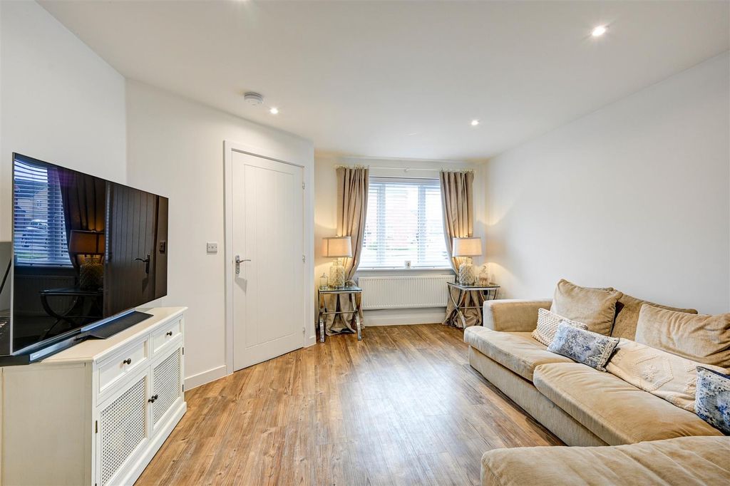 Property photo 2 of 18 Lounge 1.Jpg