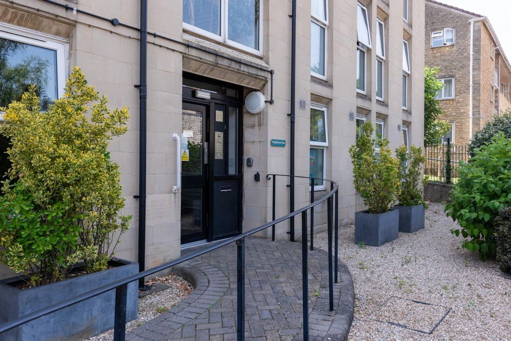 Property photo 2 of 13 Flat 6 Knightstone Place, High Street, Weston, Bat