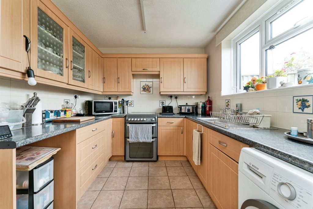 Property photo 2 of 18