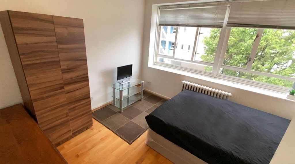 Property photo 1 of 11 Room D