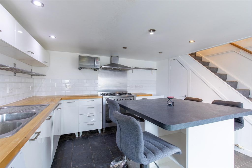 Property photo 2 of 17 S007.Jpg