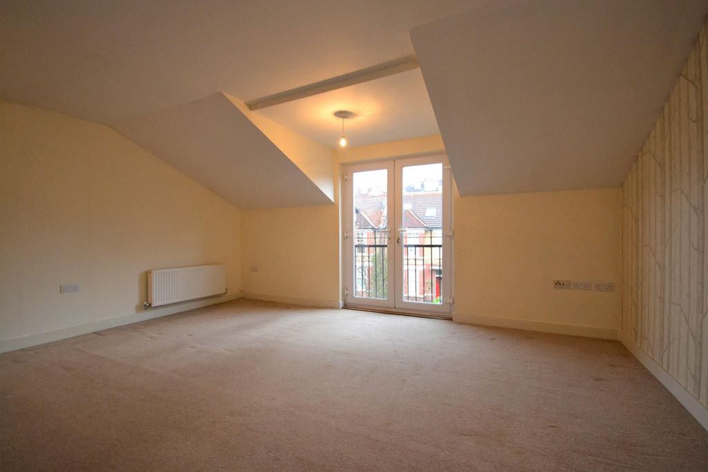 Property photo 3 of 10 Living Room
