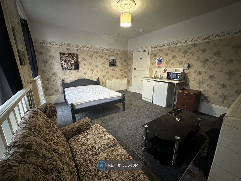 Property photo 2 of 7 Bedroom With Private Kitchenette