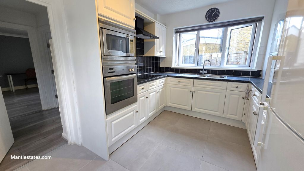 Property photo 2 of 19 Kitchen