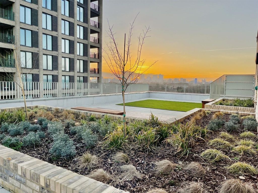 Property photo 2 of 14 Mahindra Way, Beckton, E6 For Sale By Barrain Lond