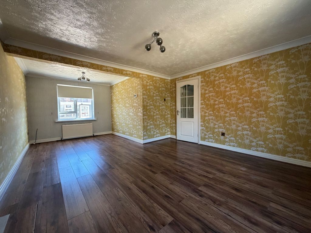 Property photo 2 of 10 K