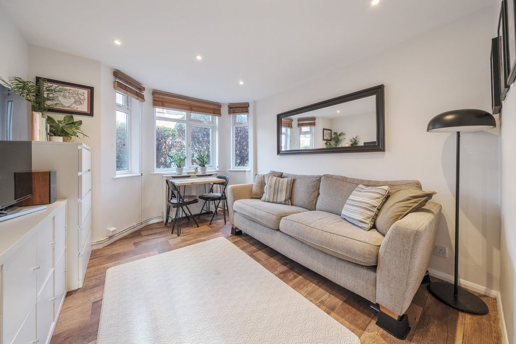 Property photo 1 of 8 Picture No. 11