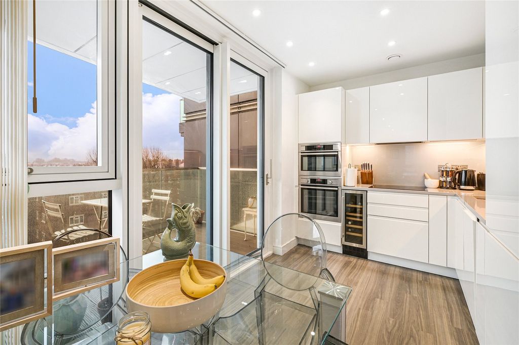 Property photo 3 of 12 Picture No. 16