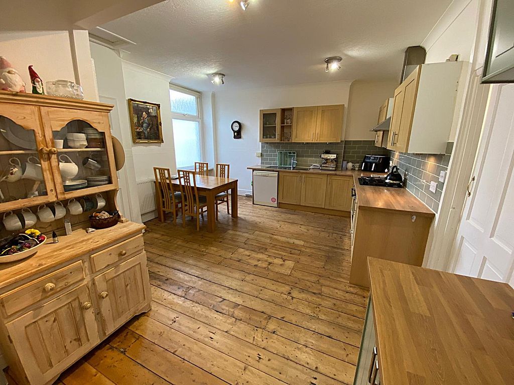 Property photo 2 of 38