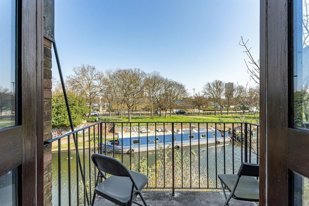 Property photo 2 of 18 Balcony