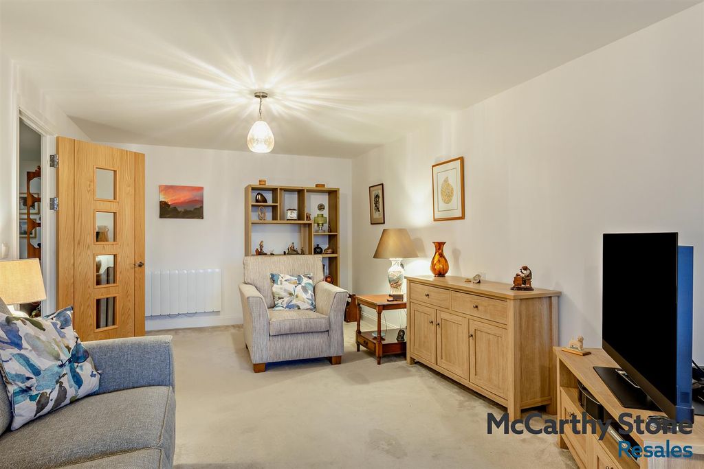 Property photo 3 of 37 8677340-Interior03-800.Jpg