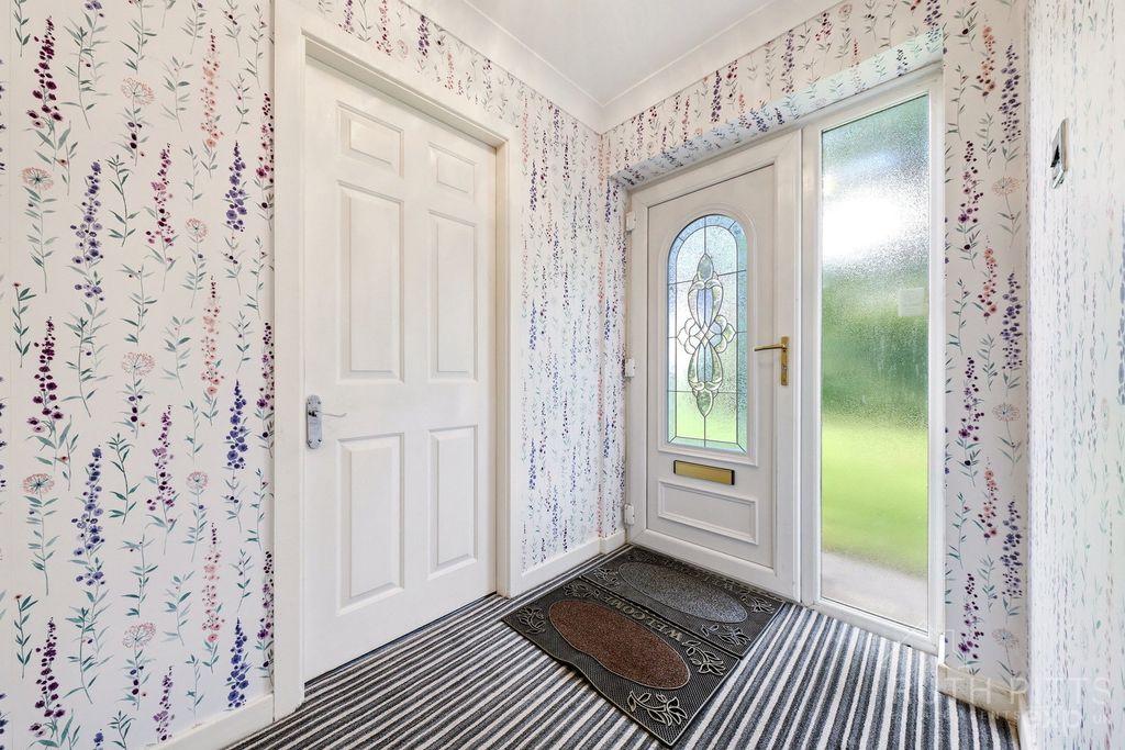 Property photo 3 of 28