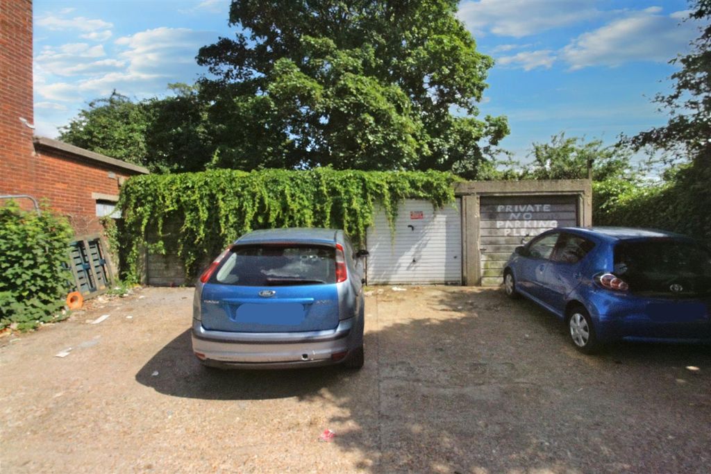 Property photo 3 of 8 Garages.Png