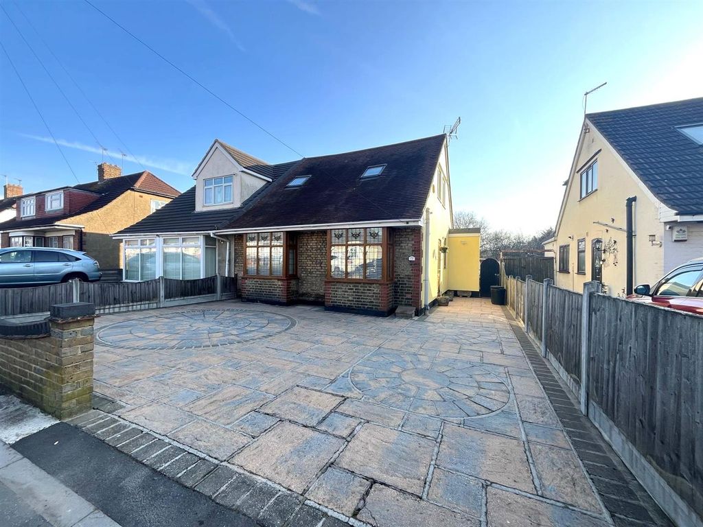 Property photo 3 of 16 Frontt.Jpg