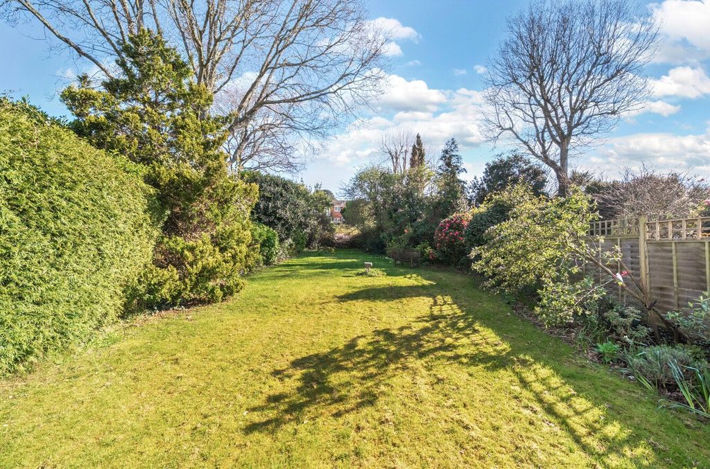 Property photo 2 of 12 Garden