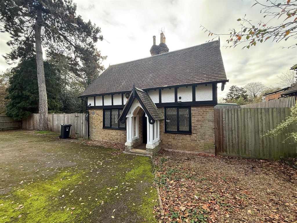 Property photo 1 of 18 Front.Jpg