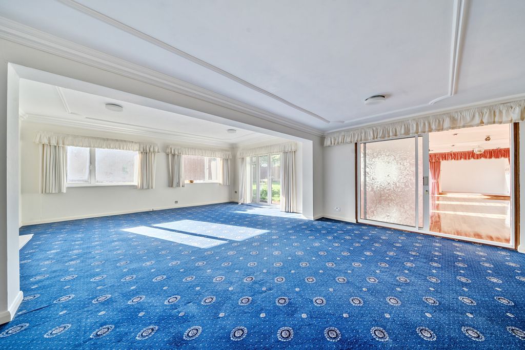 Property photo 3 of 21 Reception