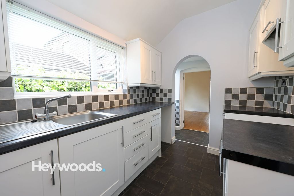 Property photo 3 of 32