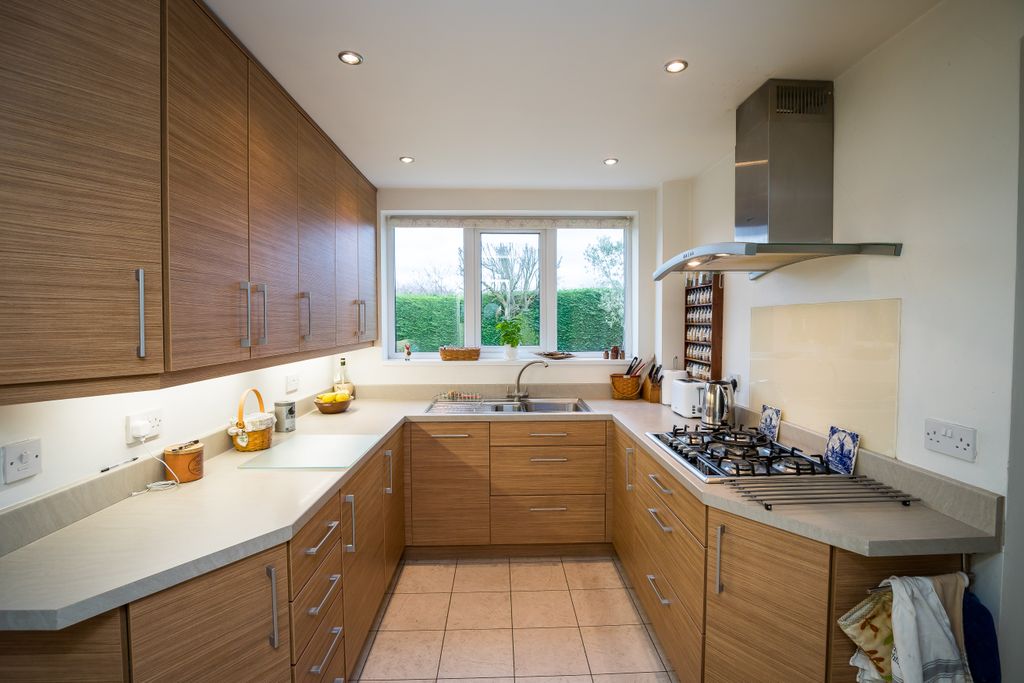 Property photo 3 of 15 8