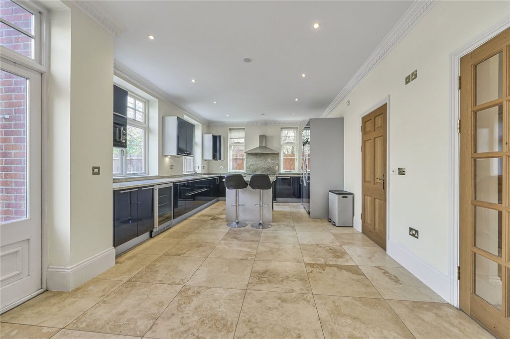 Property photo 3 of 18 Kitchen