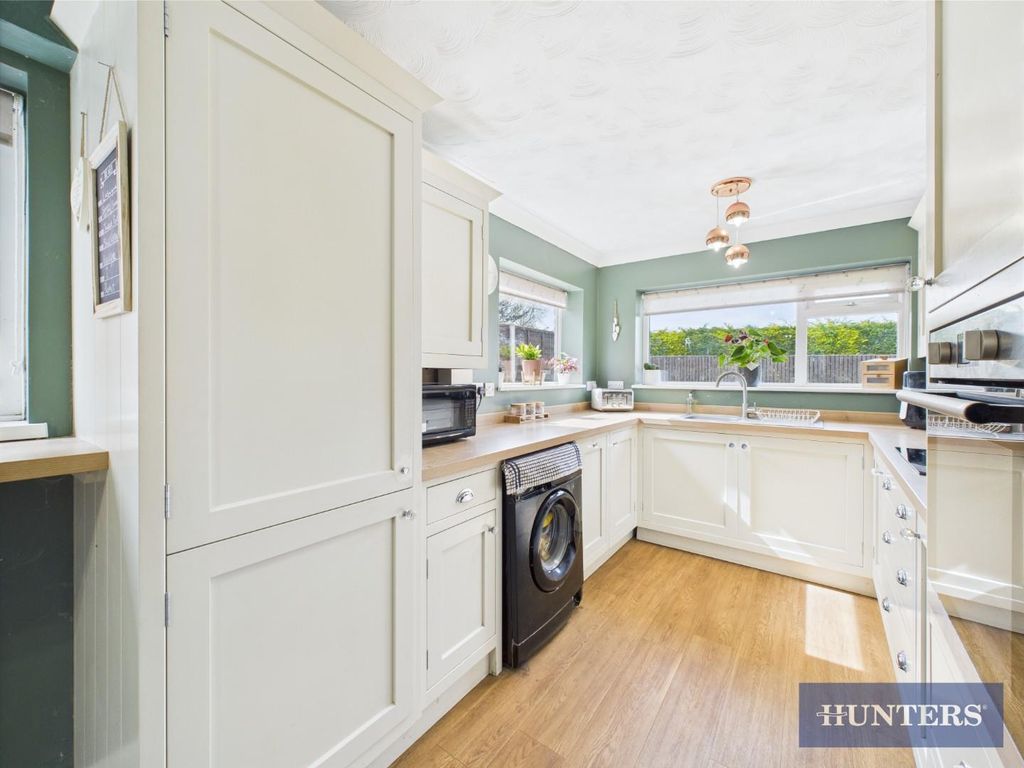 Property photo 2 of 19 Kitchen