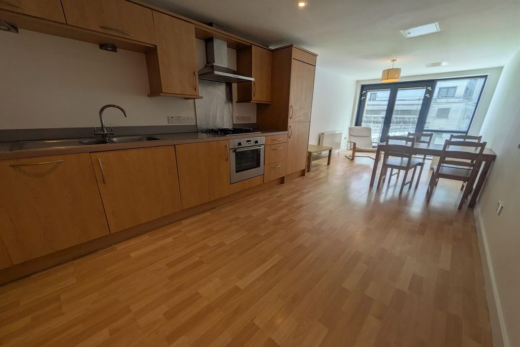 Property photo 1 of 13 (Main)