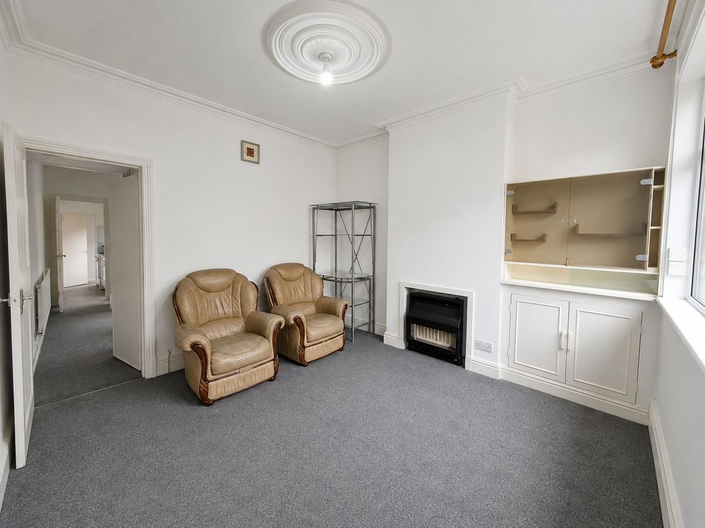 Property photo 1 of 10 Living Room
