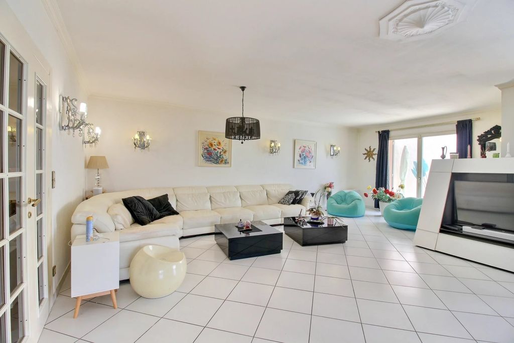 Property photo 3 of 38