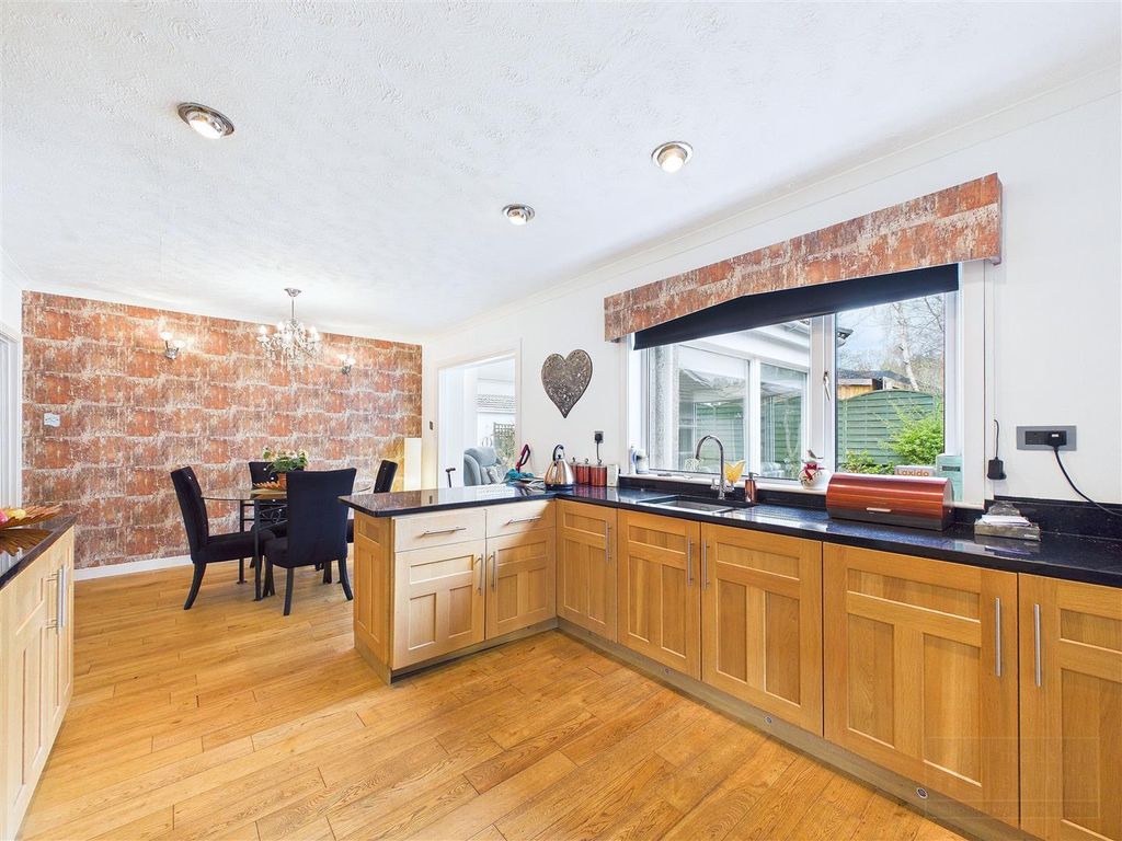 Property photo 2 of 27 Kitchen / Dining