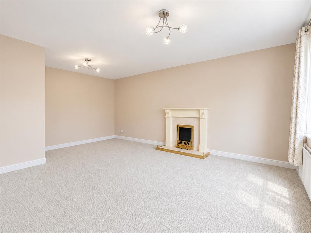 Property photo 2 of 12 Lounge - Removed Boxes And Furniture.Png