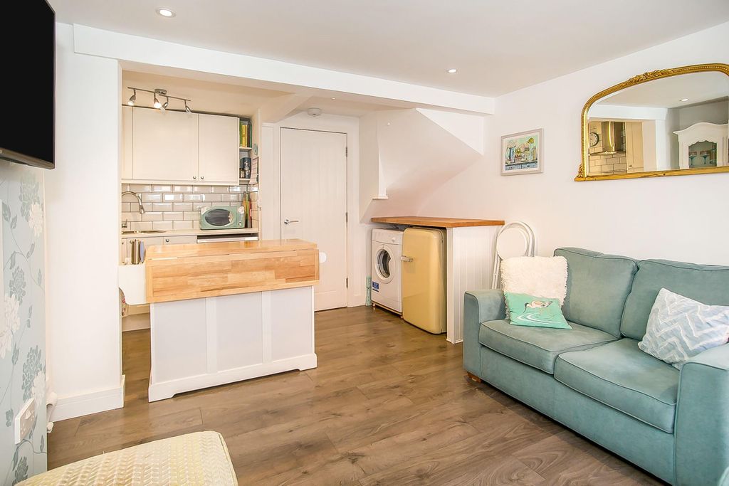 Property photo 3 of 10 Image