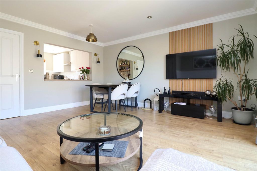 Property photo 3 of 17 Lounge/Dining Room