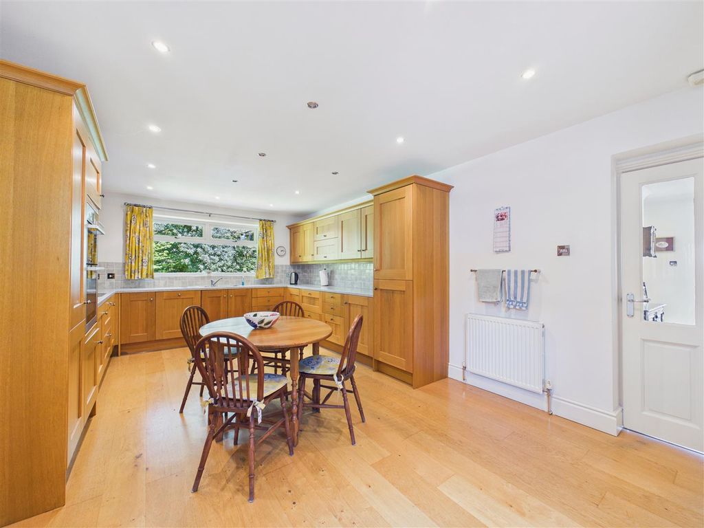 Property photo 3 of 20 Dining Kitchen