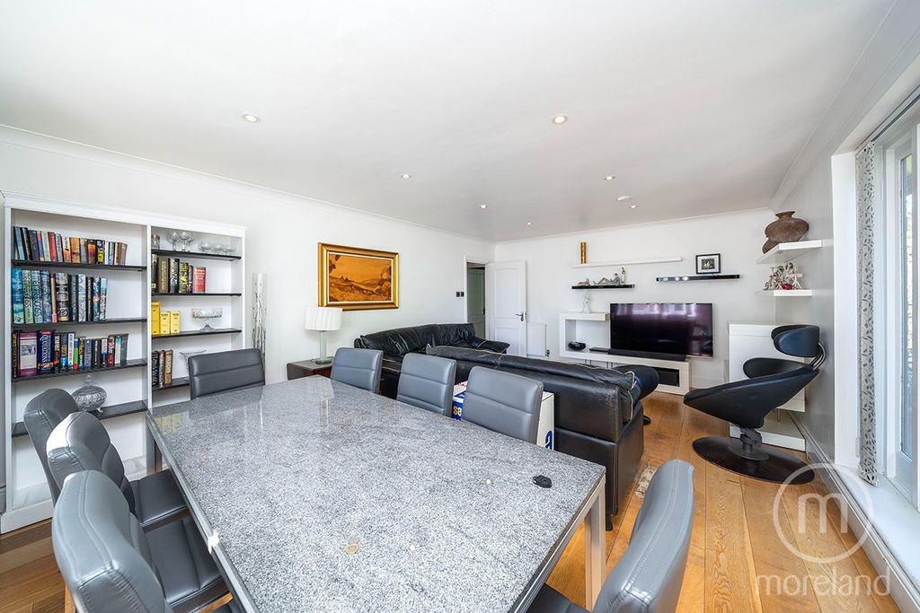 Property photo 3 of 13 5252593