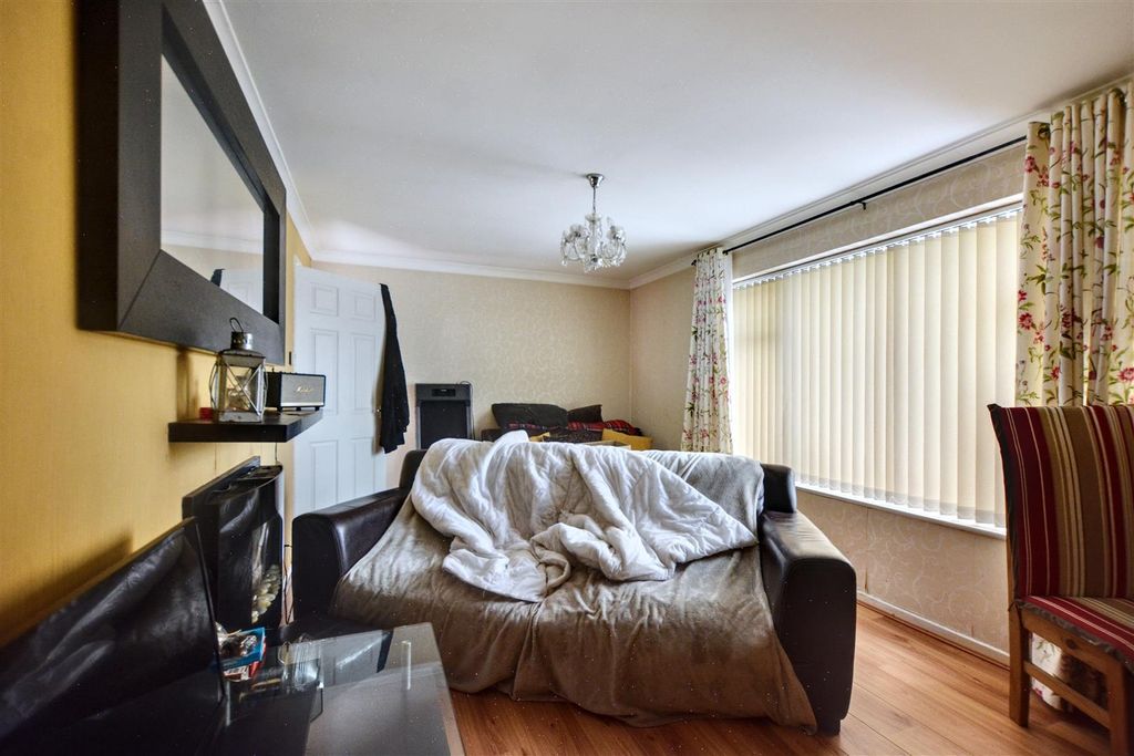 Property photo 3 of 11 Lounge_2.Jpeg