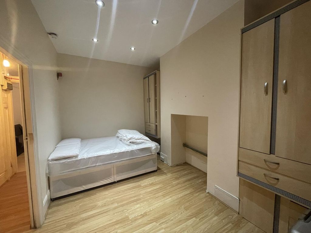 Property photo 3 of 4 Bedroom