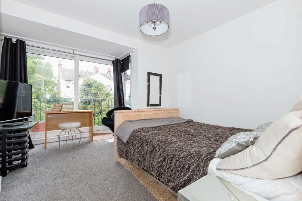 Property photo 3 of 10 Pembroke Crescent.Jpg