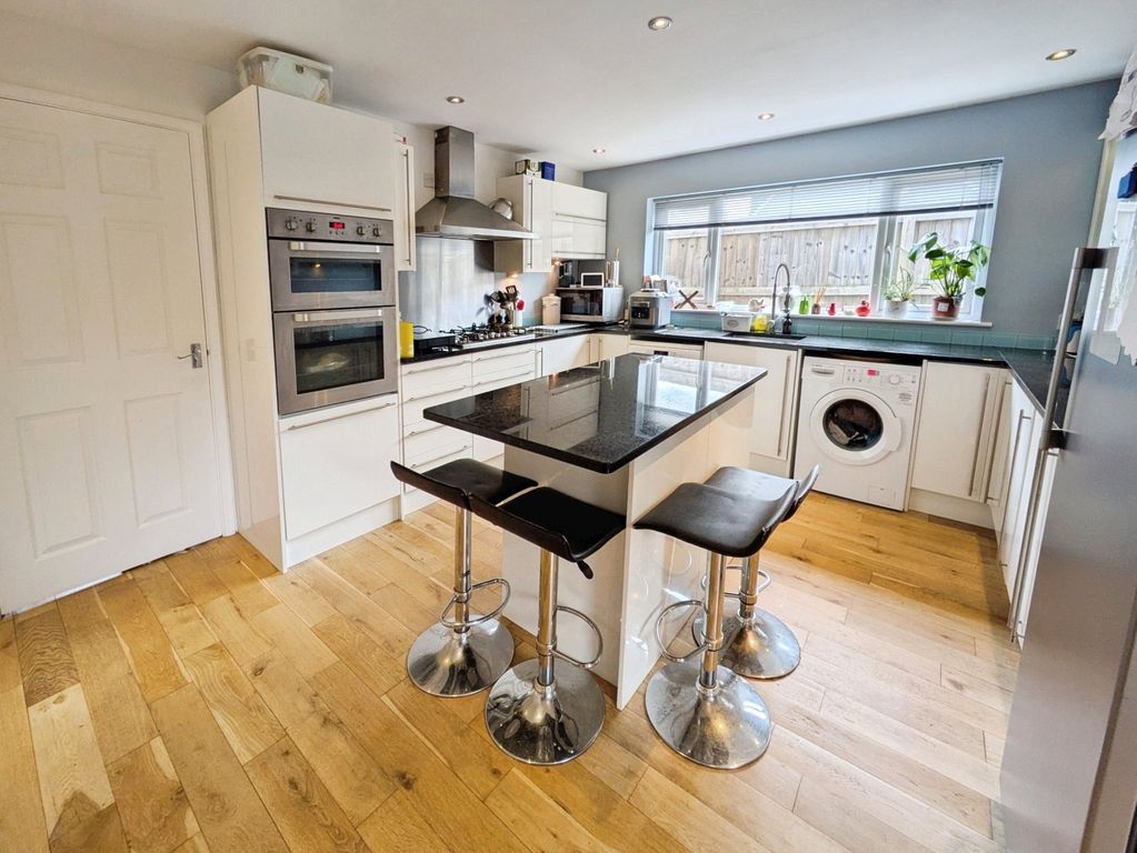 Property photo 3 of 19 Picture No. 32