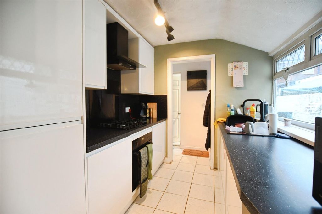 Property photo 2 of 20 Kitchen