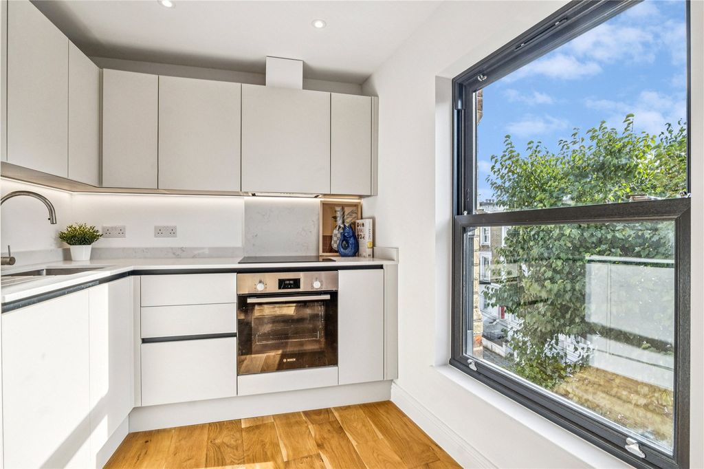 Property photo 2 of 10 Picture No. 21